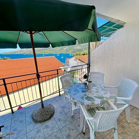 Apartmani Ines Marina Zewnętrze zdjęcie