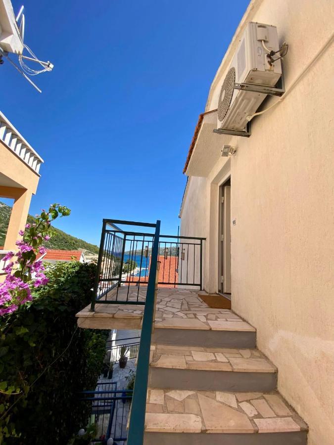 Apartmani Ines Marina Zewnętrze zdjęcie