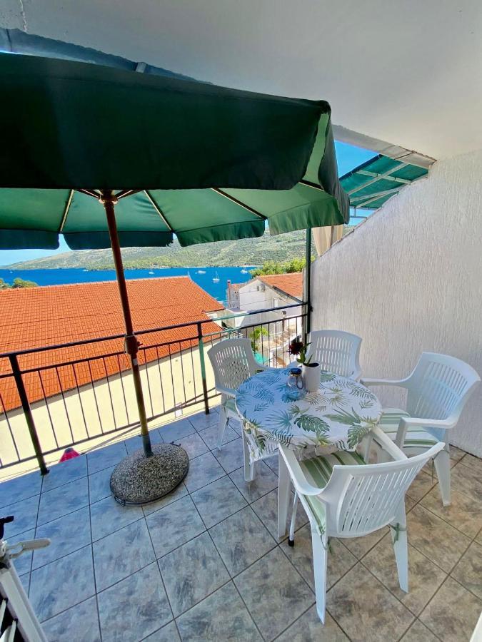 Apartmani Ines Marina Zewnętrze zdjęcie