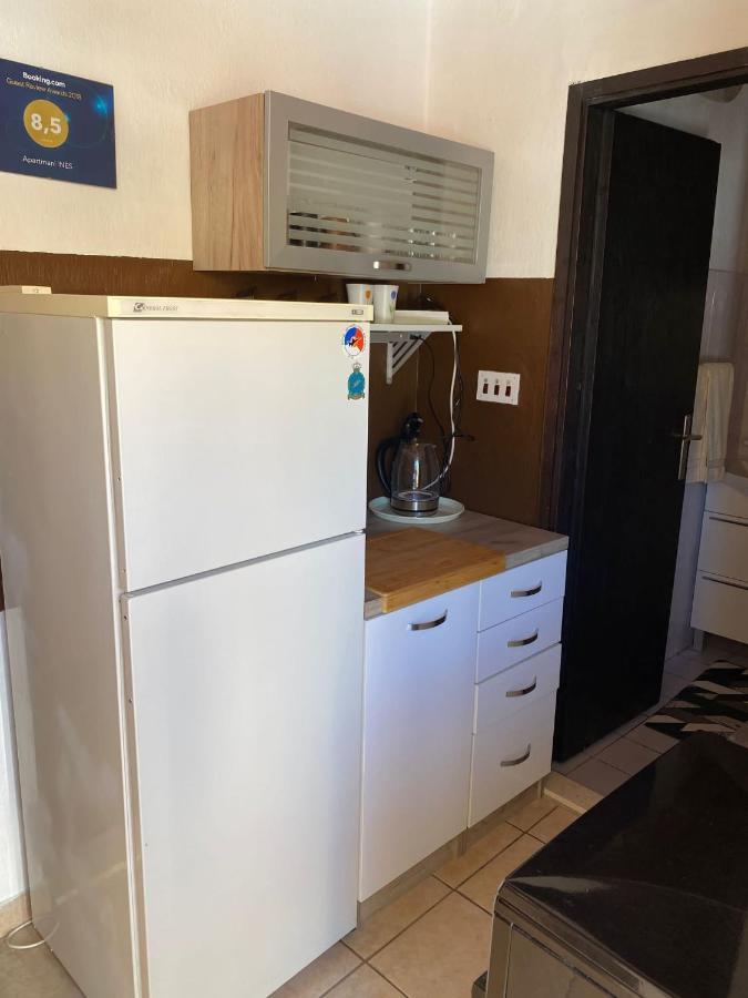 Apartmani Ines Marina Zewnętrze zdjęcie