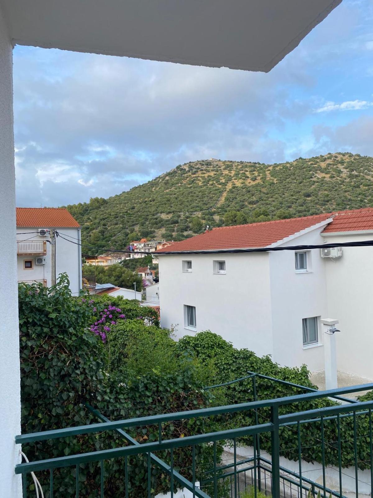 Apartmani Ines Marina Zewnętrze zdjęcie