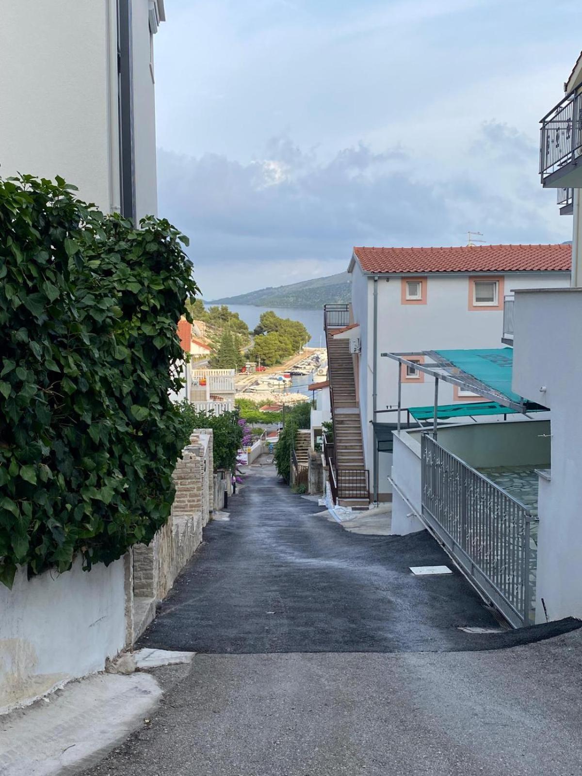 Apartmani Ines Marina Zewnętrze zdjęcie
