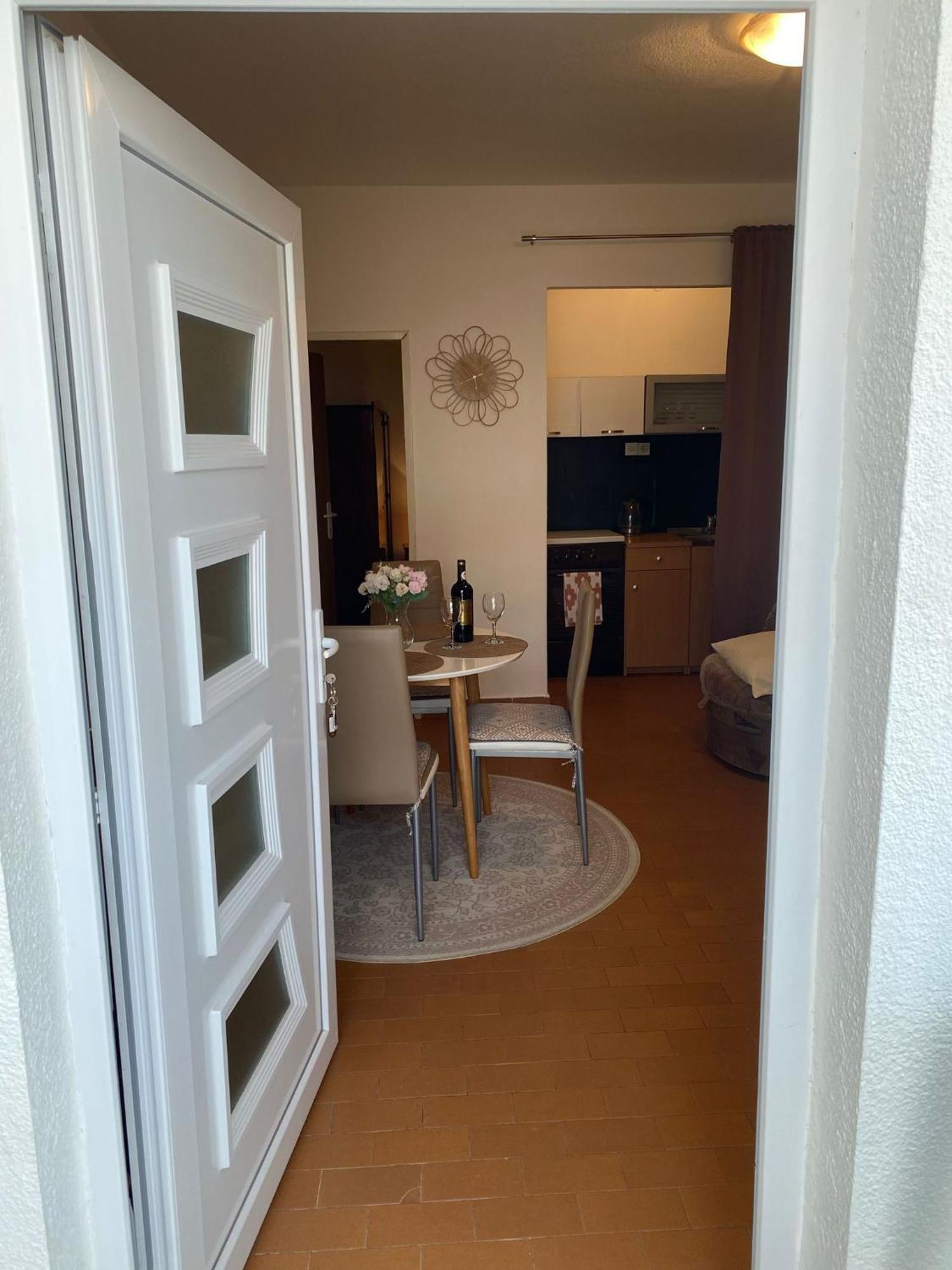 Apartmani Ines Marina Zewnętrze zdjęcie