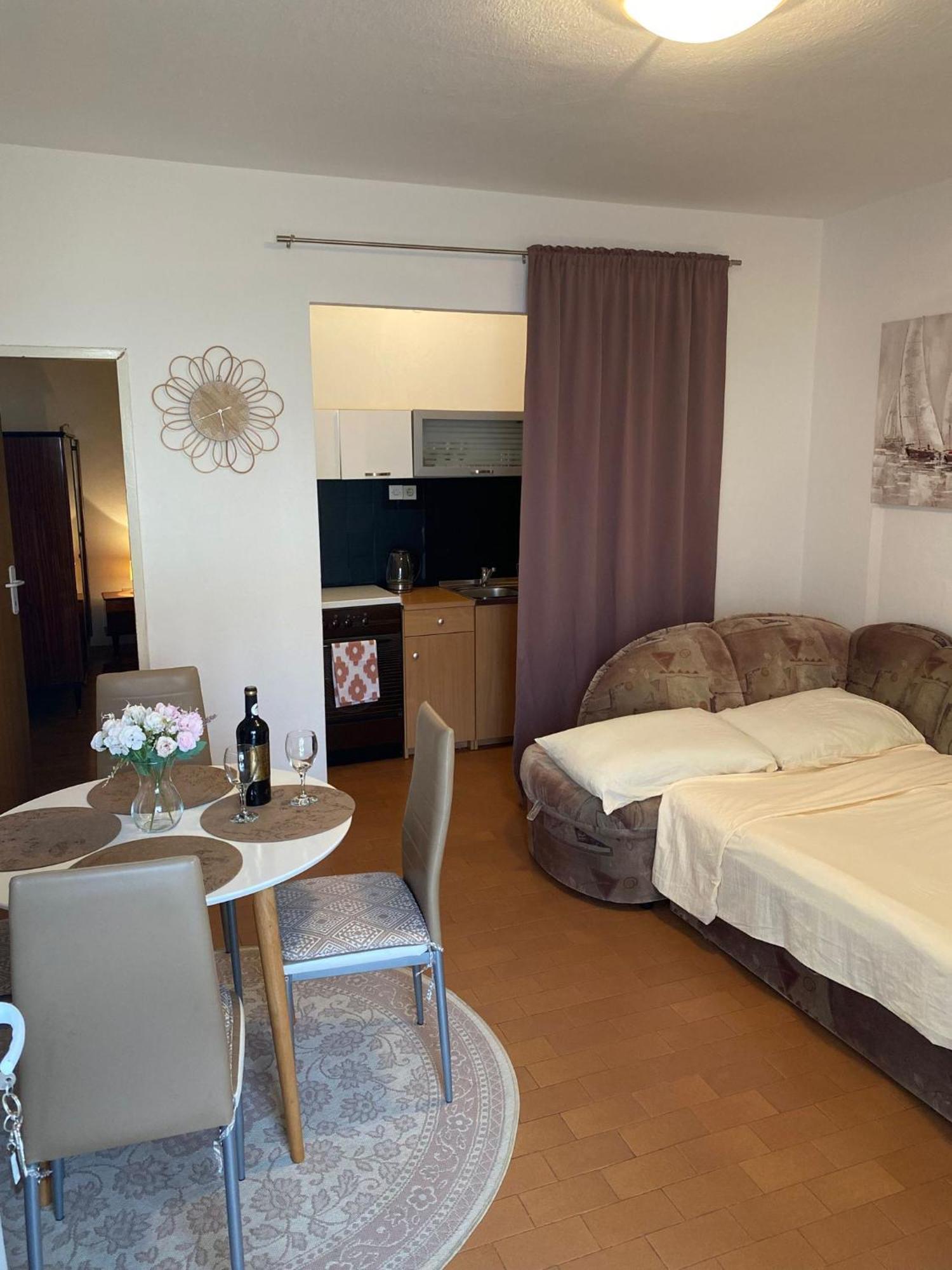 Apartmani Ines Marina Zewnętrze zdjęcie