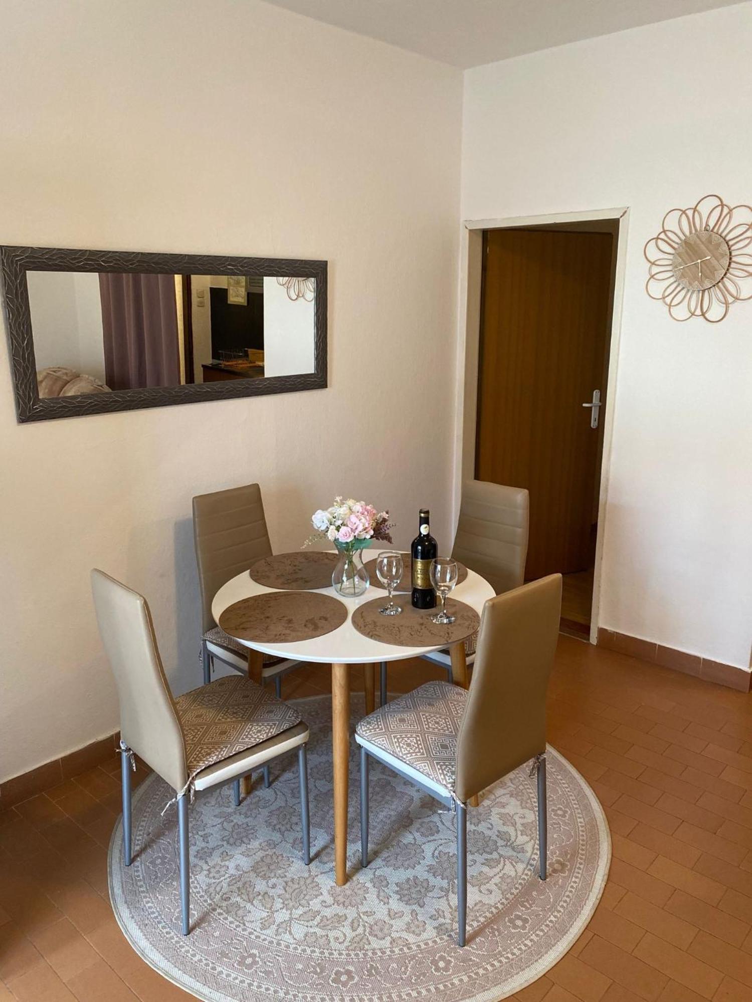 Apartmani Ines Marina Zewnętrze zdjęcie
